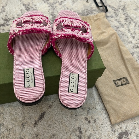 WOMEN'S INTERLOCKING G SLIDE SANDAL SIZE 37.5 - Picture 10 of 17